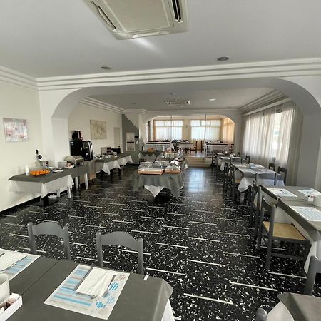 Hotel D'Annunzio Cattolica Exterior photo